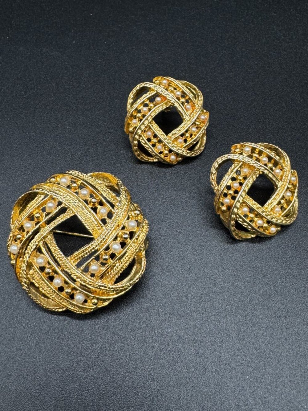 Vintage Gold Tone Brooch and Pierced Earrings Set Small White Faux Pearls